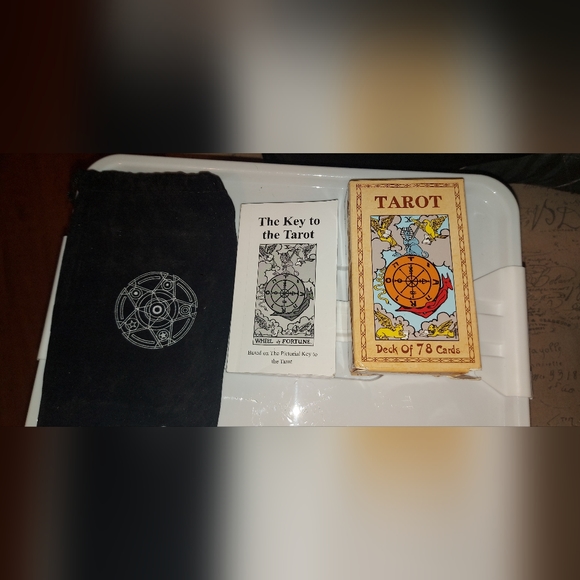 Tarot cards - Picture 1 of 2